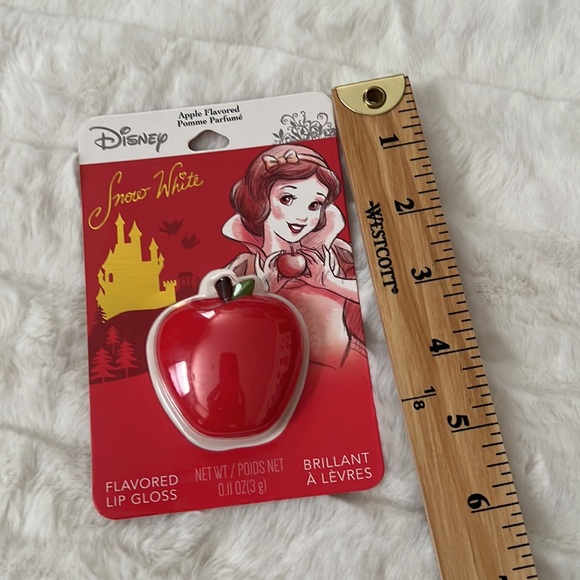 Disney Snow White lip gloss apple flavored apple shape makeup - Picture 3 of 3